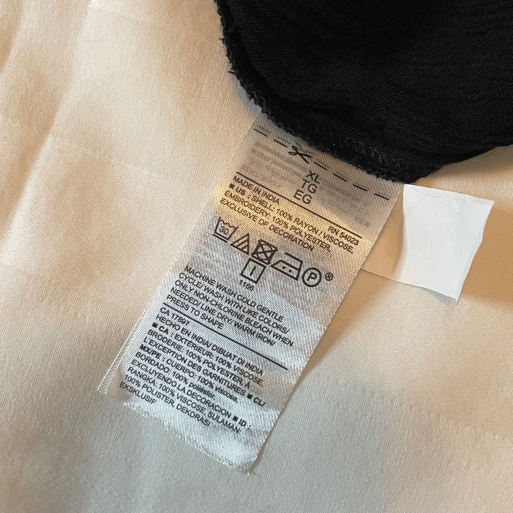 ❤️ XL top! Old Navy - Black Blouse with White Accents - XL blouse - Picture 13 of 16